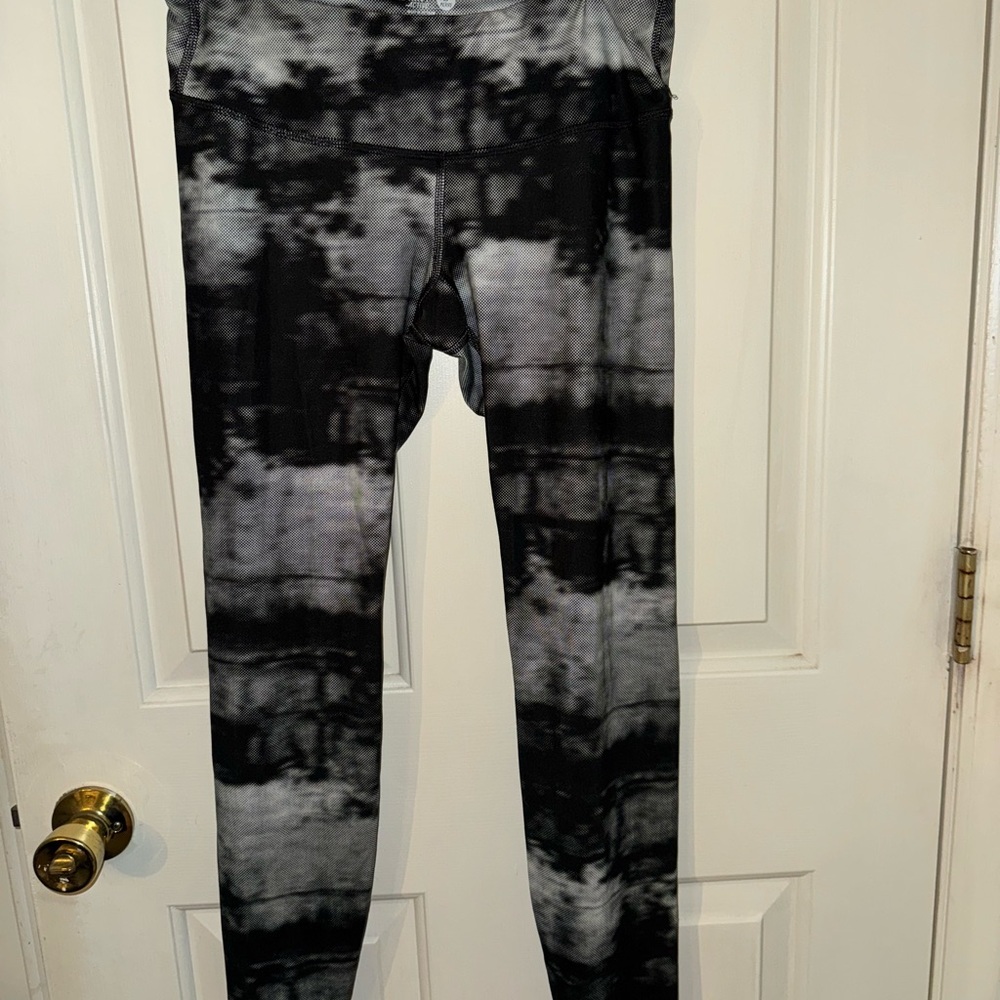Black and Gray Workout Leggings Size Medium